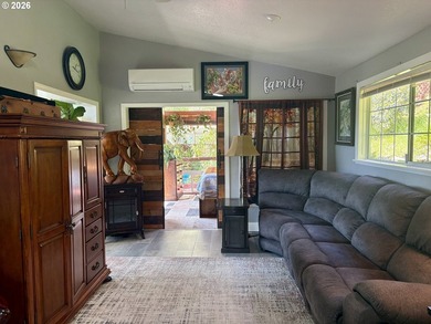 Ocean views. Vaulted ceilingspletely updated. Ready to rent or - photo 21