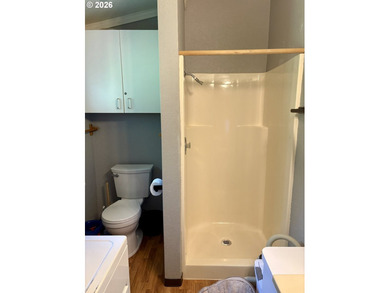 Ocean views. Vaulted ceilingspletely updated. Ready to rent or - photo 25