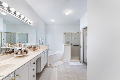 Welcome to a beautifully maintained, move-in-ready single-family - photo 29