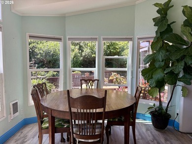 Ocean views. Vaulted ceilingspletely updated. Ready to rent or - photo 30