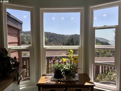 Ocean views. Vaulted ceilingspletely updated. Ready to rent or - photo 31