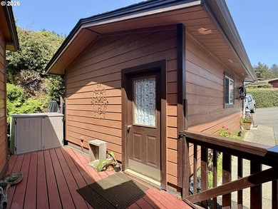 Ocean views. Vaulted ceilingspletely updated. Ready to rent or - photo 38