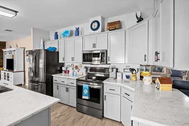 Florida living at its finest in this fully updated Presidents - photo 11