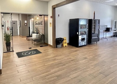 Welcome to the Downtown Block of 2nd and Daviess Street where - photo 15