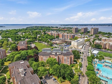 Bright and beautifully updated 2-bedroom move-in ready co-op in - photo 16