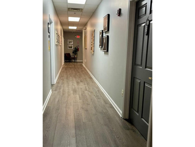 Welcome to the Downtown Block of 2nd and Daviess Street where - photo 19