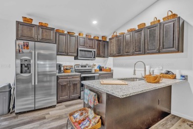 Like New 3BR 2Bath open for plan large closets and spacious - photo 19
