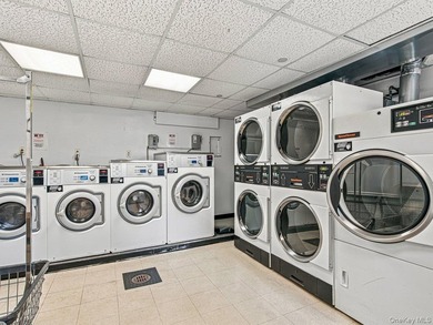 Bright and beautifully updated 2-bedroom move-in ready co-op in - photo 20