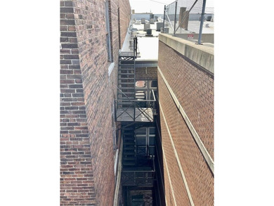 Welcome to the Downtown Block of 2nd and Daviess Street where - photo 27
