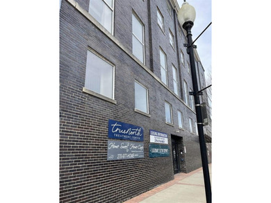 Welcome to the Downtown Block of 2nd and Daviess Street where - photo 32