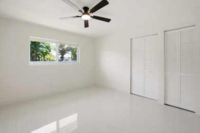 Welcome to this exceptional 4-bedroom, 3.5-bathroom - photo 11