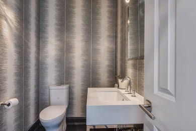 Nestled on a quiet cul-de-sac in Southampton, this beautifully - photo 12