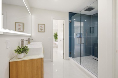 Welcome to this exceptional 4-bedroom, 3.5-bathroom - photo 13