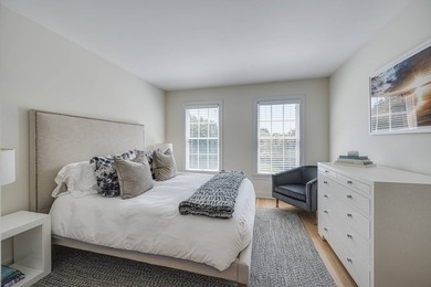 Nestled on a quiet cul-de-sac in Southampton, this beautifully - photo 15