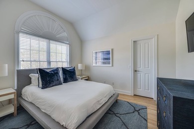 Nestled on a quiet cul-de-sac in Southampton, this beautifully - photo 17