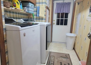 Spacious 3BR, 2BA manufactured home - photo 16