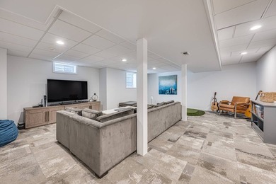Nestled on a quiet cul-de-sac in Southampton, this beautifully - photo 21