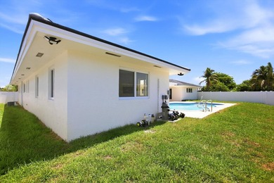 Welcome to this exceptional 4-bedroom, 3.5-bathroom - photo 21