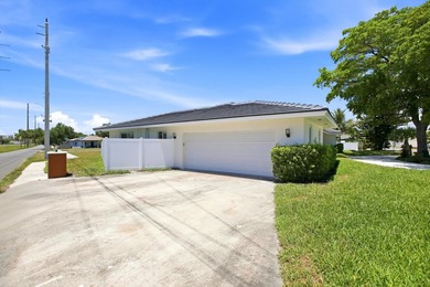 Welcome to this exceptional 4-bedroom, 3.5-bathroom - photo 24
