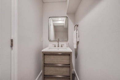 Nestled on a quiet cul-de-sac in Southampton, this beautifully - photo 25