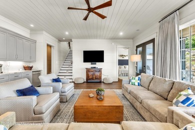 UNFORGETTABLE SUNSET VIEWS! Designed for entertaining, this - photo 38