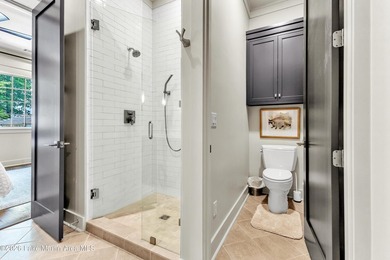 UNFORGETTABLE SUNSET VIEWS! Designed for entertaining, this - photo 49