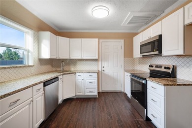 Welcome home to Carroll Lane Park #2 Subdivision. This two - photo 9