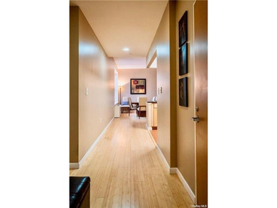 Modern 2BR, 2BA Condo with master bedroom with en suite, located - photo 4