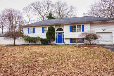 Generous layout with room for extended living, this spacious - photo 3