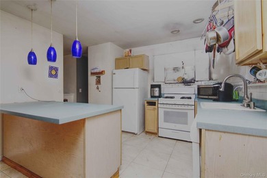 Generous layout with room for extended living, this spacious - photo 5