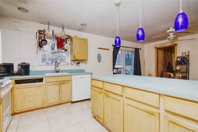 Generous layout with room for extended living, this spacious - photo 6