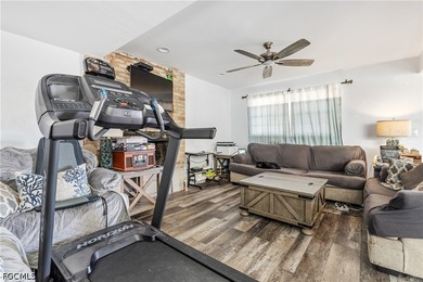 Looking for Space? This is the one. 4 Bedroom, 3 Bath + a Den - photo 11