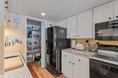 Beautifully updated 2-bedroom, 3-bath two-story end-unit condo - photo 11