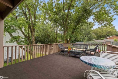 Beautifully updated 2-bedroom, 3-bath two-story end-unit condo - photo 18