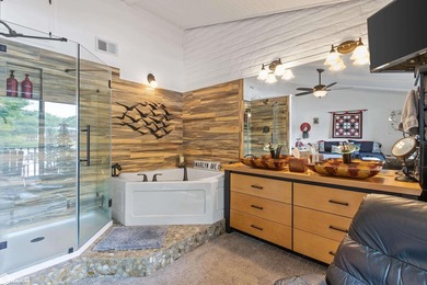 Beautifully updated 2-bedroom, 3-bath two-story end-unit condo - photo 23