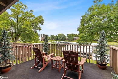 Beautifully updated 2-bedroom, 3-bath two-story end-unit condo - photo 25