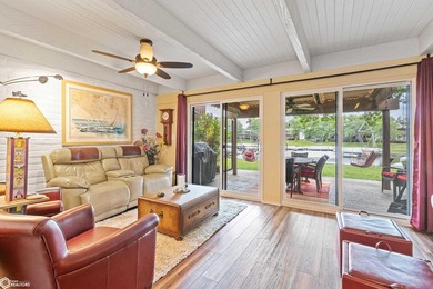 Beautifully updated 2-bedroom, 3-bath two-story end-unit condo - photo 27