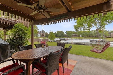 Beautifully updated 2-bedroom, 3-bath two-story end-unit condo - photo 30