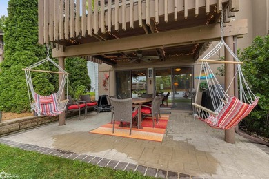 Beautifully updated 2-bedroom, 3-bath two-story end-unit condo - photo 32