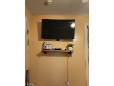 Looking for Space? This is the one. 4 Bedroom, 3 Bath + a Den - photo 34