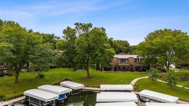 Beautifully updated 2-bedroom, 3-bath two-story end-unit condo - photo 34