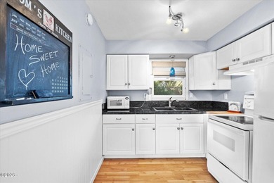 Charming, light-filled 2-bedroom, 1-bath beach cottage-just two - photo 12