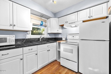 Charming, light-filled 2-bedroom, 1-bath beach cottage-just two - photo 13
