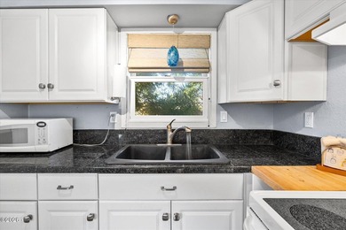 Charming, light-filled 2-bedroom, 1-bath beach cottage-just two - photo 14