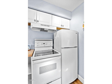 Charming, light-filled 2-bedroom, 1-bath beach cottage-just two - photo 15