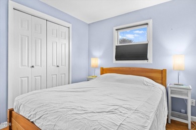 Charming, light-filled 2-bedroom, 1-bath beach cottage-just two - photo 17