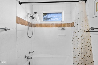 Charming, light-filled 2-bedroom, 1-bath beach cottage-just two - photo 19
