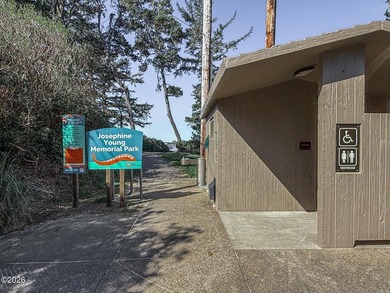 Charming, light-filled 2-bedroom, 1-bath beach cottage-just two - photo 32