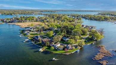 REDUCED AND BACK ON MARKET. 3-story home situated on an island - photo 2