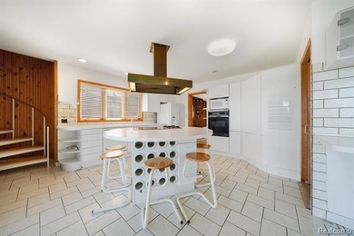REDUCED AND BACK ON MARKET. 3-story home situated on an island - photo 6